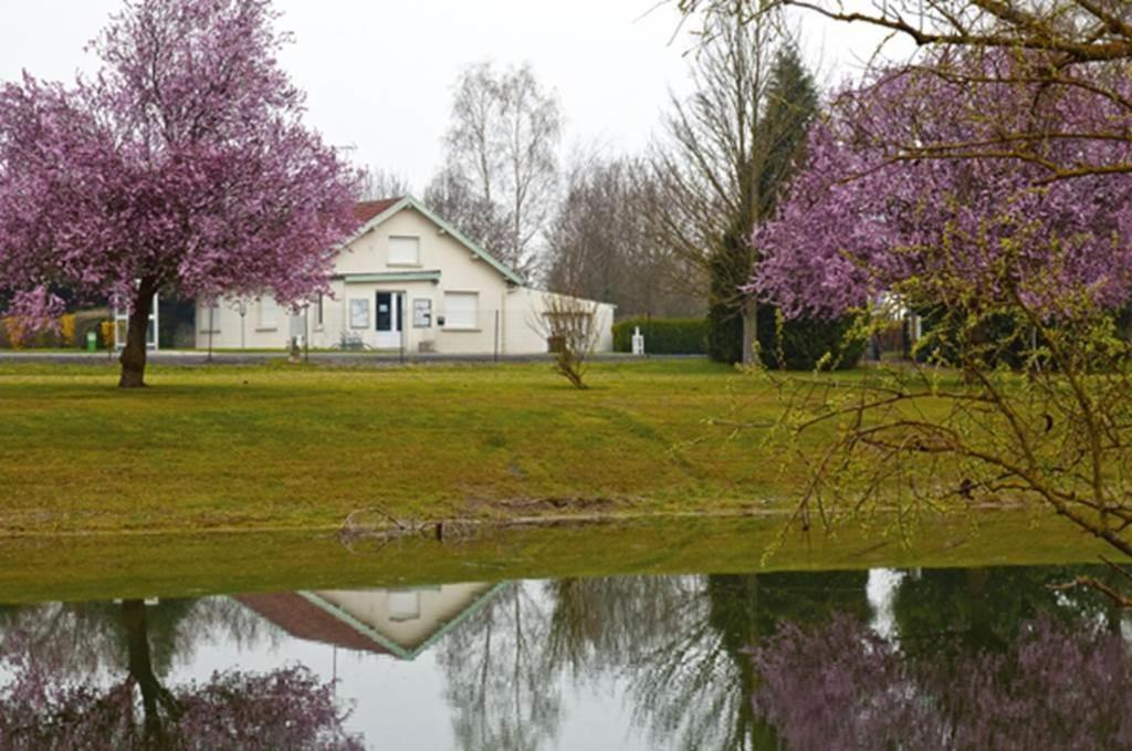 Camping Le Vallage Attigny Exterior foto