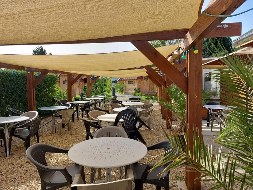 Camping Le Vallage Attigny Exterior foto